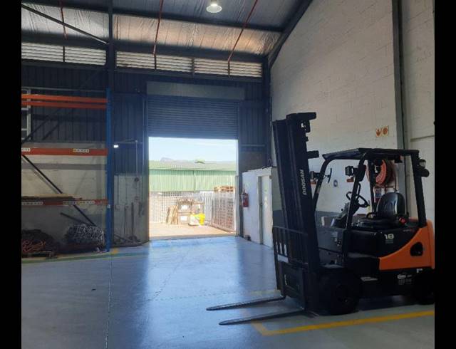 1,065M² WAREHOUSE TO LET IN MARCONI BEAM INDUSTRIA